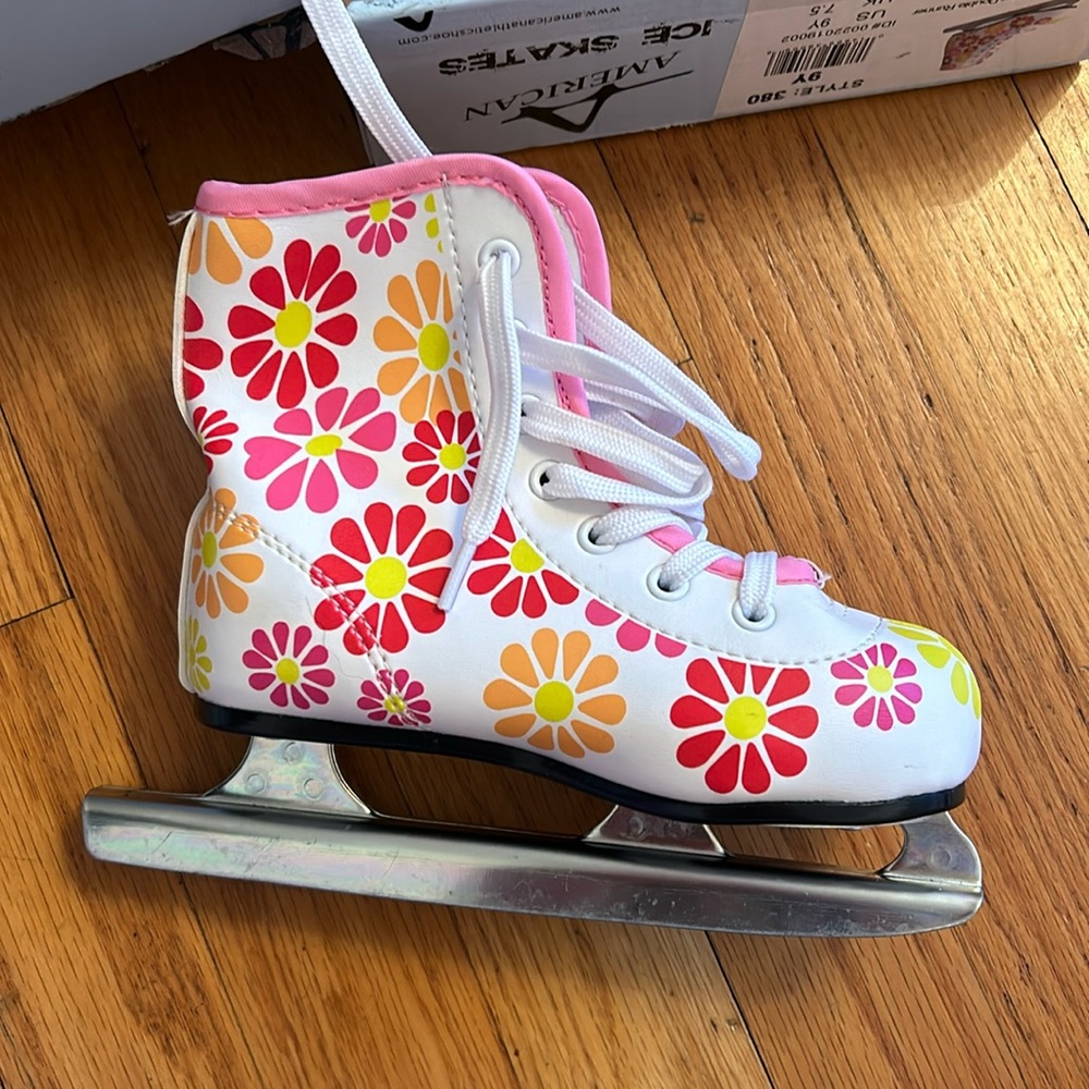 Toddler Girl flower power Doublebladed ice skates size 9Y